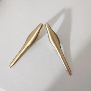 ลดราคา! มือจับเฟอร์นิเจอร์อะคริลิคทรงตัวทีสีทองหรูหราทันสมัย พร้อมเทคนิคการปั๊มลายทองเหลือง สำหรับตู้ครัว ตู้เสื้อผ้า ประตู ลิ้นชัก - Product Image 5