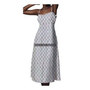 Nuevo y hermoso vestido indio hecho a mano con tirantes finos de algodón para mujer, vestido midi informal de verano, estilo bohemio, túnica con decoración y diseño de estampado en bloques. - Product Image 6