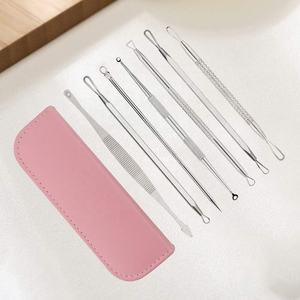 Kit de 7 outils pour éliminer les points noirs et les comédons avec étui en cuir - Product Image 3