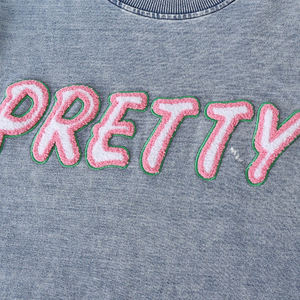 Camiseta Premium 100% Algodón para Chicas, Ropa de Hermandad Griega con Logotipo de Chenilla, Estilo Universitario, Casual y a la Moda - Product Image 5