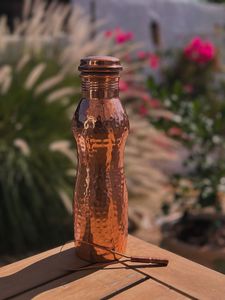 Bouteille d'eau en cuivre pour le bien-être à domicile, idéale pour l'hydratation, la cuisine, la salle à manger et l'utilisation quotidienne de l'eau. - Product Image 5