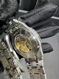 Reloj de cuarzo con diamantes de imitación Moissanite Diamond Glow Tide para hombre, elegante, de lujo, con un aspecto elegante y una construcción robusta. - Product Image 5