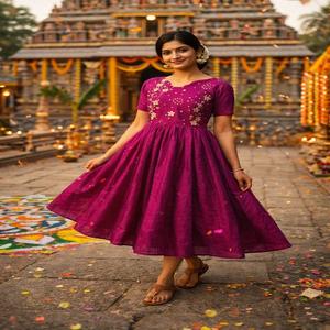 Robe en soie pure Kota de qualité supérieure avec broderies artisanales, un magnifique mélange d'élégance pour les fêtes et les festivals. - Product Image 1