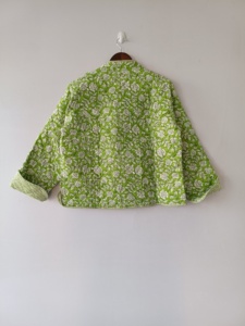 Veste Jackat à imprimé floral réversible 100% coton à col en V - Product Image 5