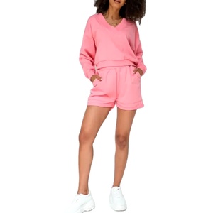 Ensemble décontracté 2 pièces pour femme en coton 100 % écologique et personnalisable : sweat-shirt et short de sport - Product Image 5