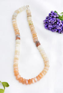 ลูกปัดมูนสโตนธรรมชาติทรงเหลี่ยม 1 เส้น ลูกปัดพลอยธรรมชาติสำหรับทำเครื่องประดับชั้นดี - Product Image 2