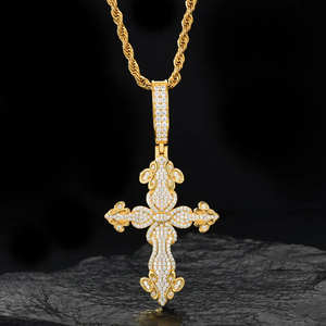 Pendentif Croix de Luxe en Or Sertie de Moissanite Blanche, Collier Bling Hip Hop, Bijoux Religieux Éclatants - Product Image 4