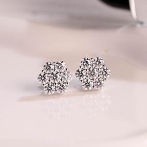 Pendientes de tuerca con racimo de moissanita VVS de corte redondo brillante, estilo floral, de plata de ley 925, regalo clásico de aniversario para parejas - Product Image 2