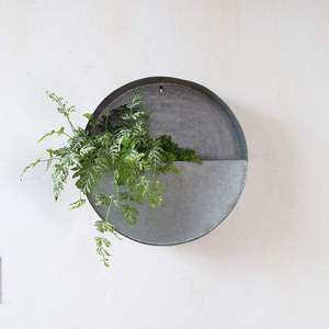 Maceta colgante galvanizada para decoración de pared interior, maceta para suculentas, decoración del hogar, soporte de metal rústico para plantas con montaje de cuerda. - Product Image 3