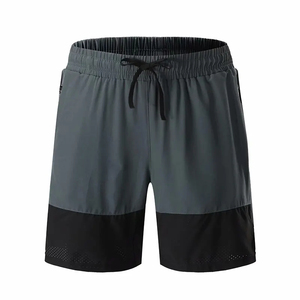 Shorts de football personnalisables avec logo d'équipe, respirants et à séchage rapide, pour l'entraînement et la performance athlétique. - Product Image 3