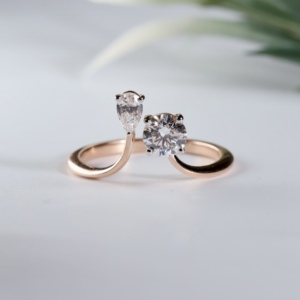 Anillo de compromiso de oro rosa con diamante cultivado en laboratorio, diseño abierto, clásico, redondo, en forma de pera, con dos piedras, solitario, para boda, joyería fina, regalo - Product Image 1