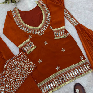 งานกระจกแท้ทำจากผ้าไหมแท้มีขอบลูกไม้ด้านบนและพลาสโซพร้อม dupatta - Product Image 1