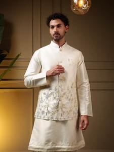 Мужской комплект из тяжелого шелка с вышивкой Daman Koti, включающий курту и брюки из шелка с эффектом слэб, украшенные пайетками, для свадеб и праздничных мероприятий - Product Image 4