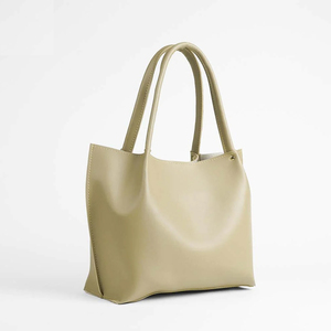 Sac fourre-tout en cuir véritable vintage sur mesure pour femmes avec deux sangles, style automne, imperméable et thermique - Product Image 6