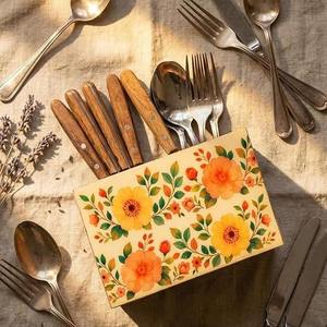 Porte-couverts en bois classique qui s'adapte à la décoration de cuisine traditionnelle et améliore la présentation de la table à manger - Product Image 1