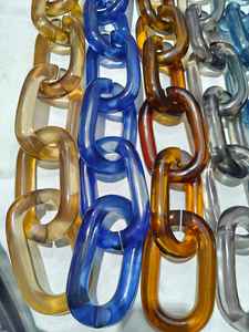 Chaînes en résine transparente de différentes couleurs, maillons de grande et petite taille, disponibles pour la décoration intérieure. - Product Image 6