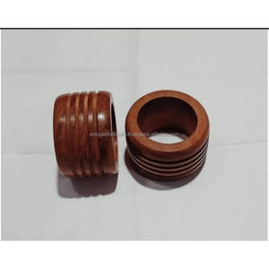 Juego de 6 Anillos para Servilletas de Madera Ecológicos con Grabado de Líneas Diagonales, Diseño Moderno, Artesanía Única de la India, Accesorios de Mesa Elegantes - Product Image 4