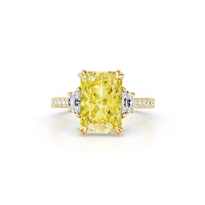 Anillo de Compromiso con Diamante Cultivado en Laboratorio, Corte Radiante, Amarillo Fantasía, 1 Quilate, 50 Puntos, Oro Amarillo de 9K, Joyería Nupcial de Tres Piedras - Product Image 1