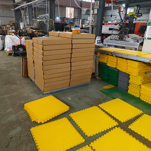 Carreaux de sol en <span class=keywords><strong>vinyle</strong></span> à emboîtement en PVC pur imperméable pour une utilisation intérieure dans un garage/<span class=keywords><strong>Tapis</strong></span> de sol à emboîtement en plastique amovibles - Product Image 6