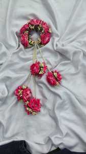 กำไลข้อมือดอกไม้ทำมือสำหรับเจ้าสาว ประดับด้วยดอกกุหลาบ Hathphool สำหรับงานแต่งงาน งาน Haldi และงาน Mehndi เครื่องประดับมือสำหรับเจ้าสาวอินเดียและชาวปัญจาบ ของชำร่วยสำหรับผู้หญิง - Product Image 4