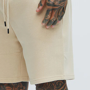 Confort, style et fonctionnalité : shorts respirants pour hommes, conçus pour l'été, alliant tenue décontractée et matériaux légers. - Product Image 4