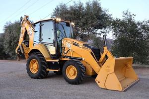 Chargeuse-pelleteuse compacte JCB 4CX d'occasion, chargeuse frontale 4x4 pour l'agriculture et la construction - Product Image 3