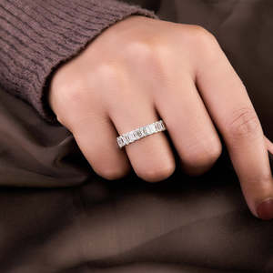 Purecarat 18K oro amarillo Esmeralda corte diamante eternidad anillo lujo diamante anillos colección - Product Image 4