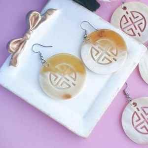 Boucles d'oreilles en corne de buffle artisanales, naturelles, écologiques, légères, bijoux de mode pour femmes, AL MALIK CRAFT - Product Image 1