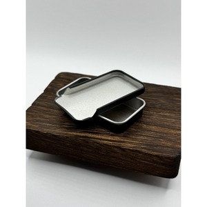 Boîte d'allumettes en aluminium argenté avec motif sardine imprimé, style vintage, usage domestique, recyclable - Product Image 2