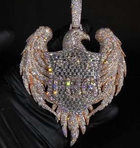 Pendentif Aigle Glaçant en Vol Moissanite VVS Argent Sterling 925 Plaqué Or 18K Breloque de Luxe - Product Image 1