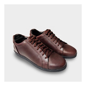 Zapatillas de deporte para hombre de cuero estilo casual caminar negro marrón botas accesorios de moda suela de goma antideslizante logotipo personalizado - Product Image 3