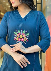 NEW LAUNCHING WOMEN SALWAR KAMEEZ REYON SLUB EMBROIDERED GAJARO ERIE <b>PRESENTED</b> FORMAL PARTY - Product Image 6