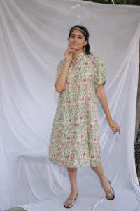 Mini Vestido de satén para mujer, estampado Floral, bordado, diseño sin mangas, recién llegado, lavable, estilo informal, tejido, impresión Digital - Product Image 2