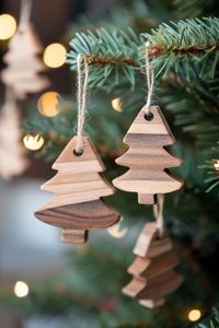 Adornos navideños colgantes de madera hechos a mano para decoración festiva del árbol, regalo para fiestas en casa. - Product Image 4