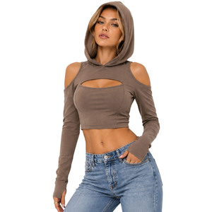 Haut court à capuche pour femme, coupe ajustée, style haute couture, avec découpes aux épaules et sur la poitrine, manches longues, personnalisable avec logo, vente en gros - Product Image 1