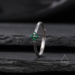 Bague de luxe en argent sterling avec motif d'hortensia vert et zircon, ornée de quatre petits cristaux, taille ajustable pour mariage - Product Image 1