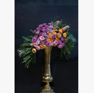 Jarrón de Metal Dorado Antiguo con Forma de Trompeta - Elegante Soporte Floral Artístico para Centro de Mesa, Decoración de Bodas y Hogar - Product Image 3