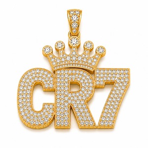 Pendentif initial de luxe pour joueur de football, en or jaune 18 carats, avec diamant de laboratoire et lettre couronnée, vente en gros - Product Image 4
