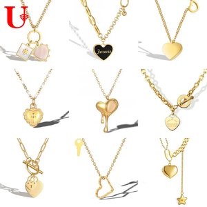 Collar con Colgante en Forma de Corazón para Mujer en Acero de Titanio con Baño de Oro Electrolítico, con Acabado Dorado - Product Image 3