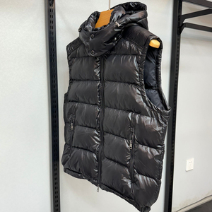 Gilet matelassé noir brillant personnalisé pour homme, chaud, à capuche, sans manches, entièrement zippé, doudoune d'extérieur, vente en gros - Product Image 3
