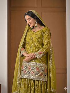 Ensemble Sharara de style pakistanais haut de gamme très tendance, Kurta en soie pure avec dupatta brodée, tenue ethnique pour fêtes et occasions spéciales - Product Image 6