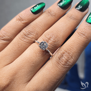 Bague de fiançailles minimaliste solitaire en or blanc 10 carats avec diamant de laboratoire rond de 1 carat certifié IGI, idéale pour un cadeau d'anniversaire de mariage - Product Image 6