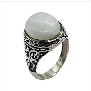 Belle bague artisanale spectaculaire en pierre précieuse d'onyx blanc Bijoux de mode fins - Product Image 1