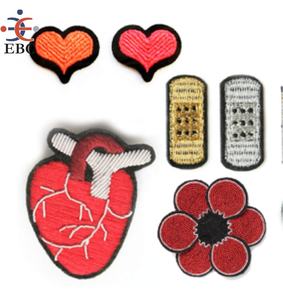 Broche personnalisée de mode en fil de métal fait à la main OEM Patch de conception d'arbre de date Vente en gros de broches en fil de métal coloré - Product Image 1