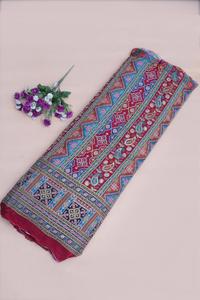 ผ้าเครปสีแดงเข้มลายเรขาคณิตพิมพ์ลายชนเผ่าพร้อมขอบลายเพสลีย์สำหรับตัดเย็บชุดคุर्ติ - Product Image 5