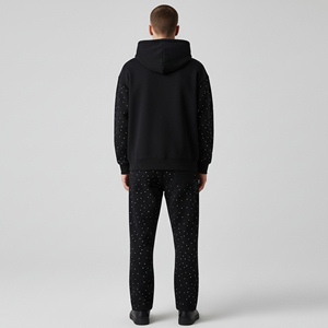 Ensemble de survêtement streetwear personnalisé pour homme avec strass, comprenant un sweat à capuche ample et décontracté et un pantalon de survêtement évasé - Product Image 4