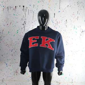 Sudadera EK BLUE con Cuello Alto 100% Rojo, Sudadera con Apliques Bordados y Cuello Ancho, Hilos Finos - Product Image 2