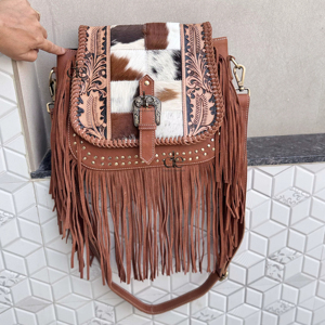 Sac à bandoulière en cuir véritable fait main, style bohème gypsy, avec franges et gravures artisanales, en cuir de cheval, pour la vente en gros - Product Image 1