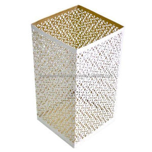 Bougeoirs votifs ronds en fer avec revêtement intérieur en or et extérieur en poudre blanche fini pour l'éclairage de la décoration intérieure - Product Image 2