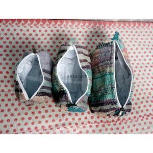 Ensemble de 3 trousses de toilette en coton kantha indien, trousse à maquillage, étui à accessoires, sac de voyage pour femme, kantha fait main - Product Image 4